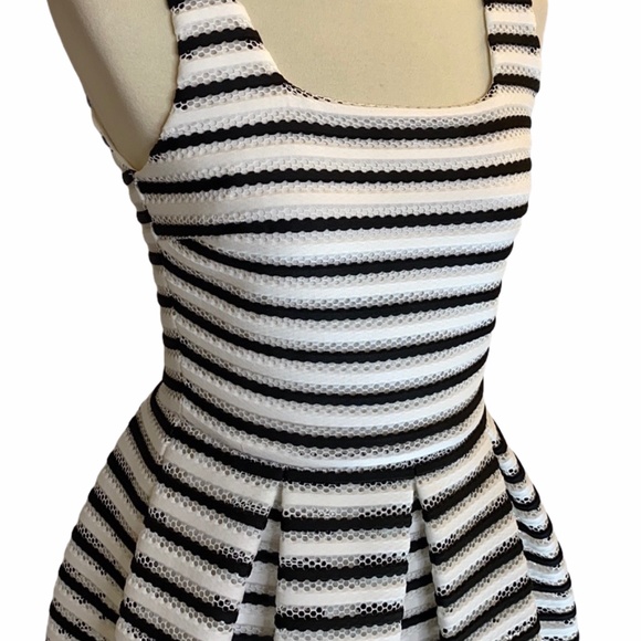 Soprano Summer Time Dress - Picture 2 of 10